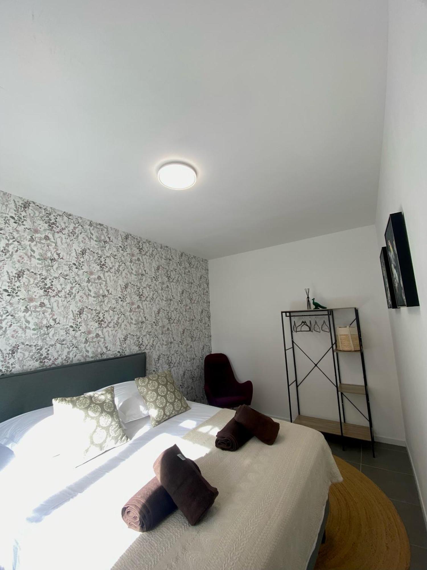 Saint Julien Les RosiersLogis Dans Ancien Relais De Poste公寓 外观 照片