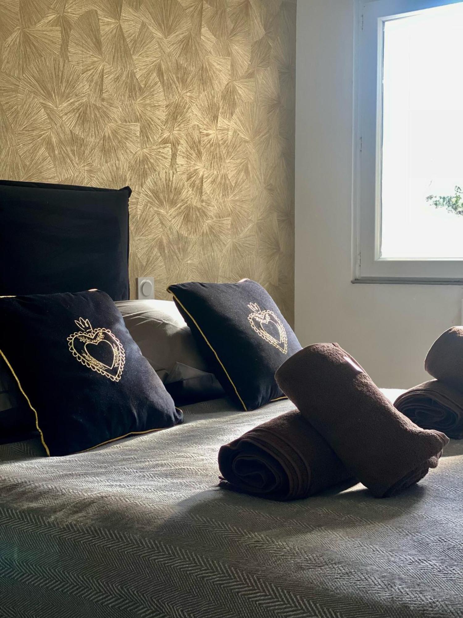Saint Julien Les RosiersLogis Dans Ancien Relais De Poste公寓 外观 照片